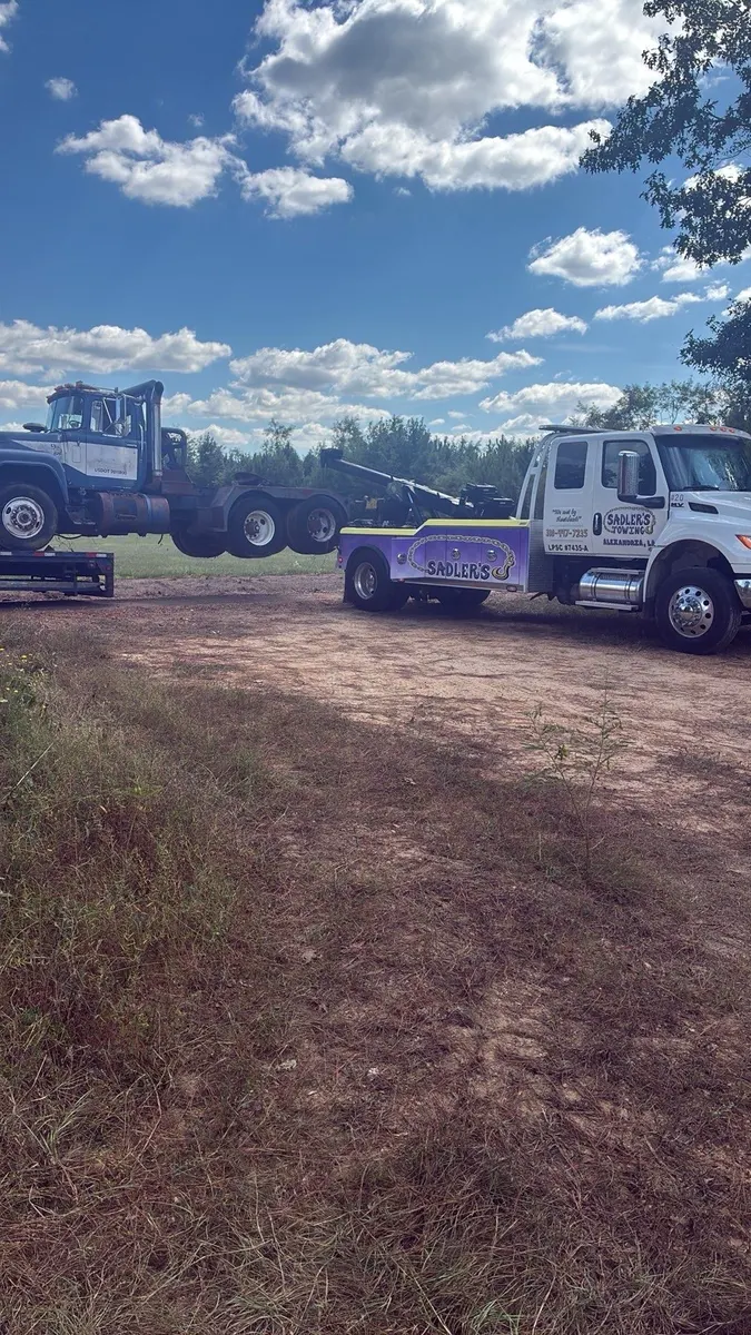 Sadler's Towing wrecker lifting a Mack semi truck
